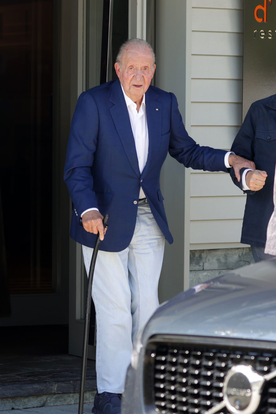 ​“Hace mucho que no voy a Santander”: el rey Juan Carlos recibe la visita de la infanta Margarita en Sanxenxo en la víspera del acto de conciliación de la demanda contra Revilla 