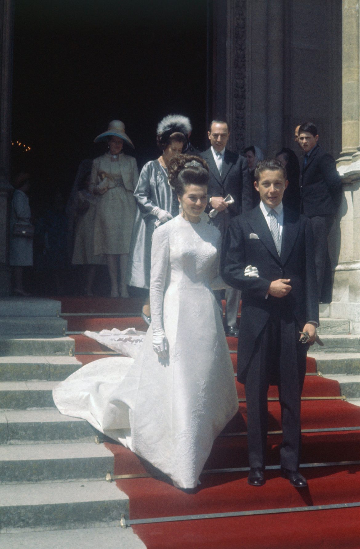 ​La boda por amor (y con el padrino en contra) de Carlos de Borbón-Dos Sicilias y Ana de Orleans, duques de Calabria, hace 60 años 