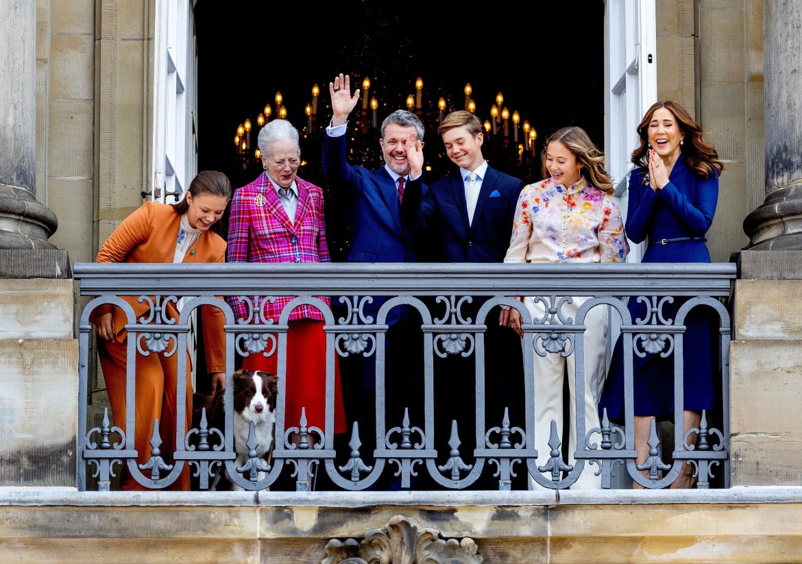 ​La reina Margarita, las princesas Isabella y Josephine, el príncipe Vincent y hasta la Border Collie de la familia: la celebración del 57º cumpleaños de Federico de Dinamarca 