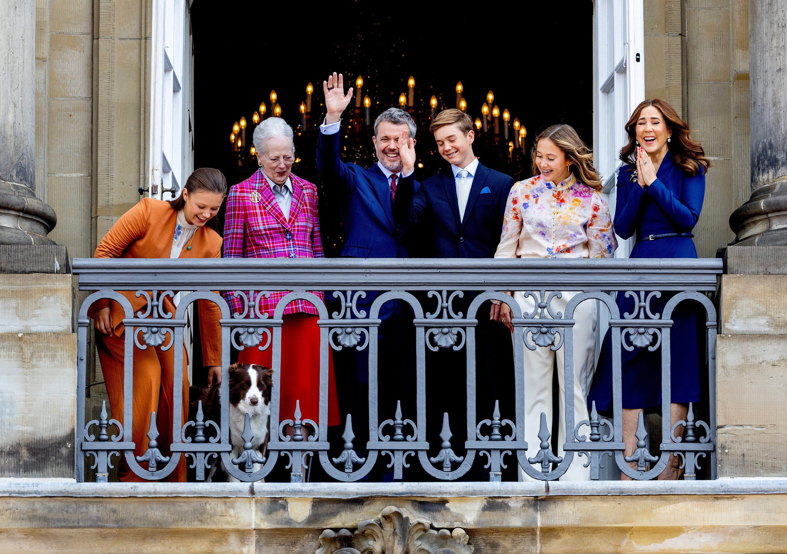 ​La reina Margarita, las princesas Isabella y Josephine, el príncipe Vincent y hasta la Border Collie de la familia: la celebración del 57º cumpleaños de Federico de Dinamarca 