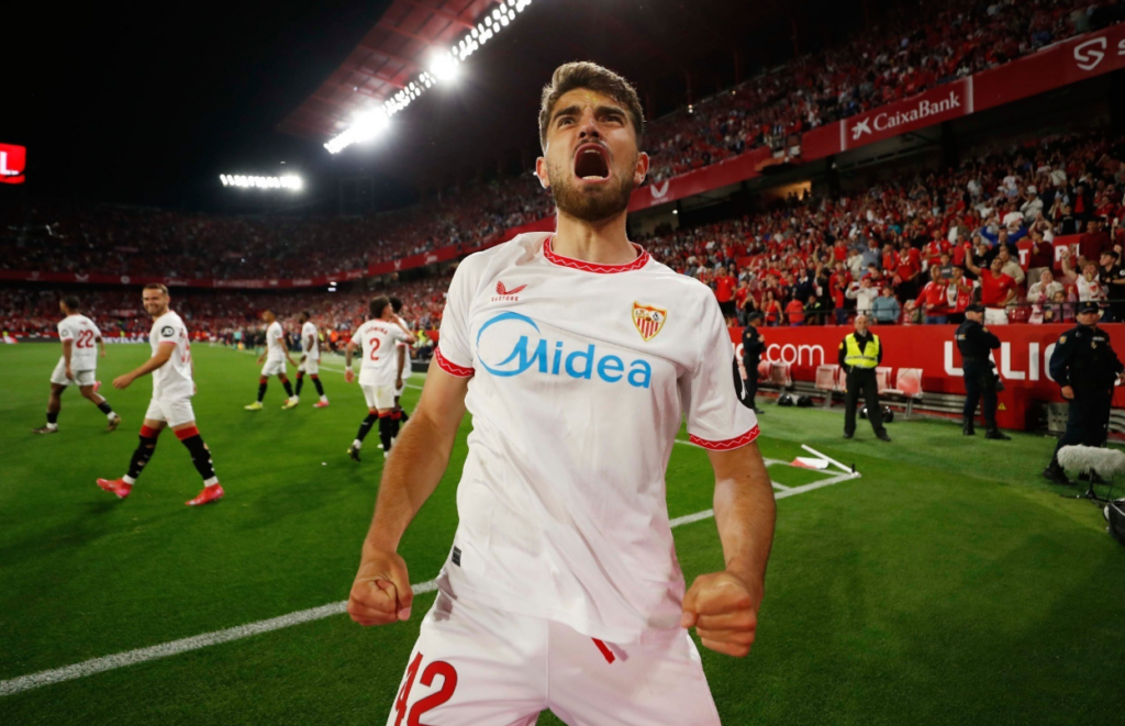 Victoria clave del Sevilla ante una Las Palmas casi condenada