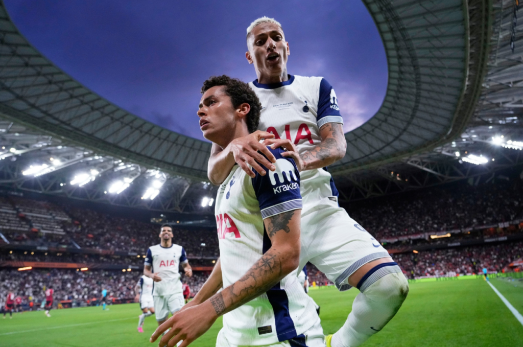 Tottenham rompe el maleficio y alza la Europa League 41 años después