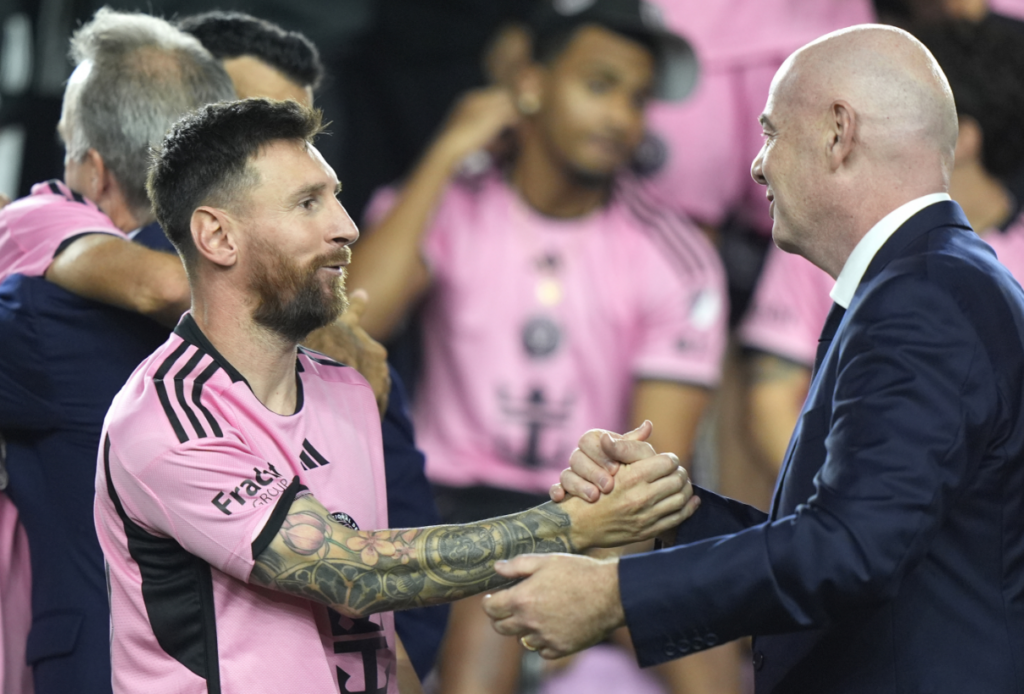 Bomba de Infantino: Messi y Cristiano, ¿juntos en Miami?