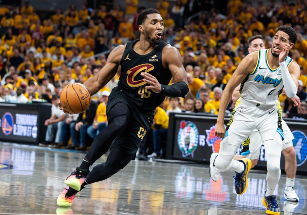 Cavaliers y Nuggets reviven sus esperanzas en unos playoffs muy parejos