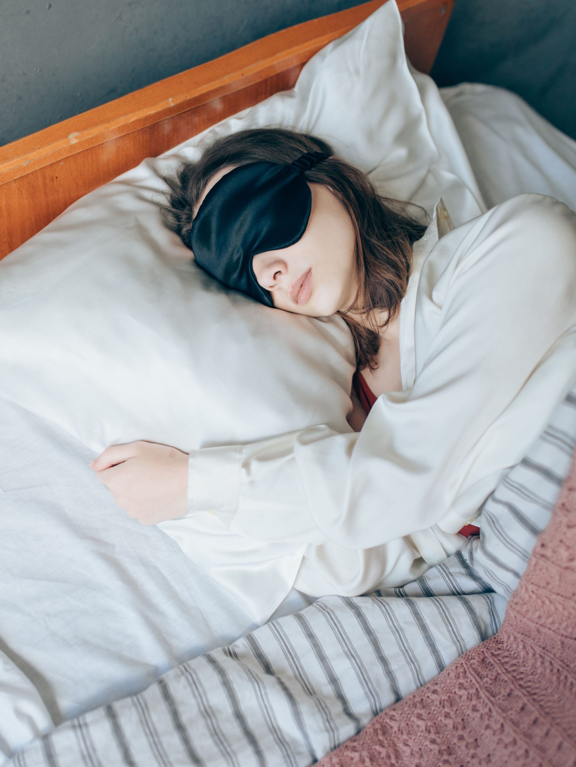 ​Las mejores fundas de almohada de seda para levantarte con una piel y un cabello más bonitos 