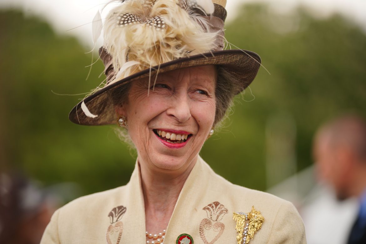 ​La princesa Ana da inicio a las celebraciones por su 75º cumpleaños con una recepción benéfica multitudinaria 