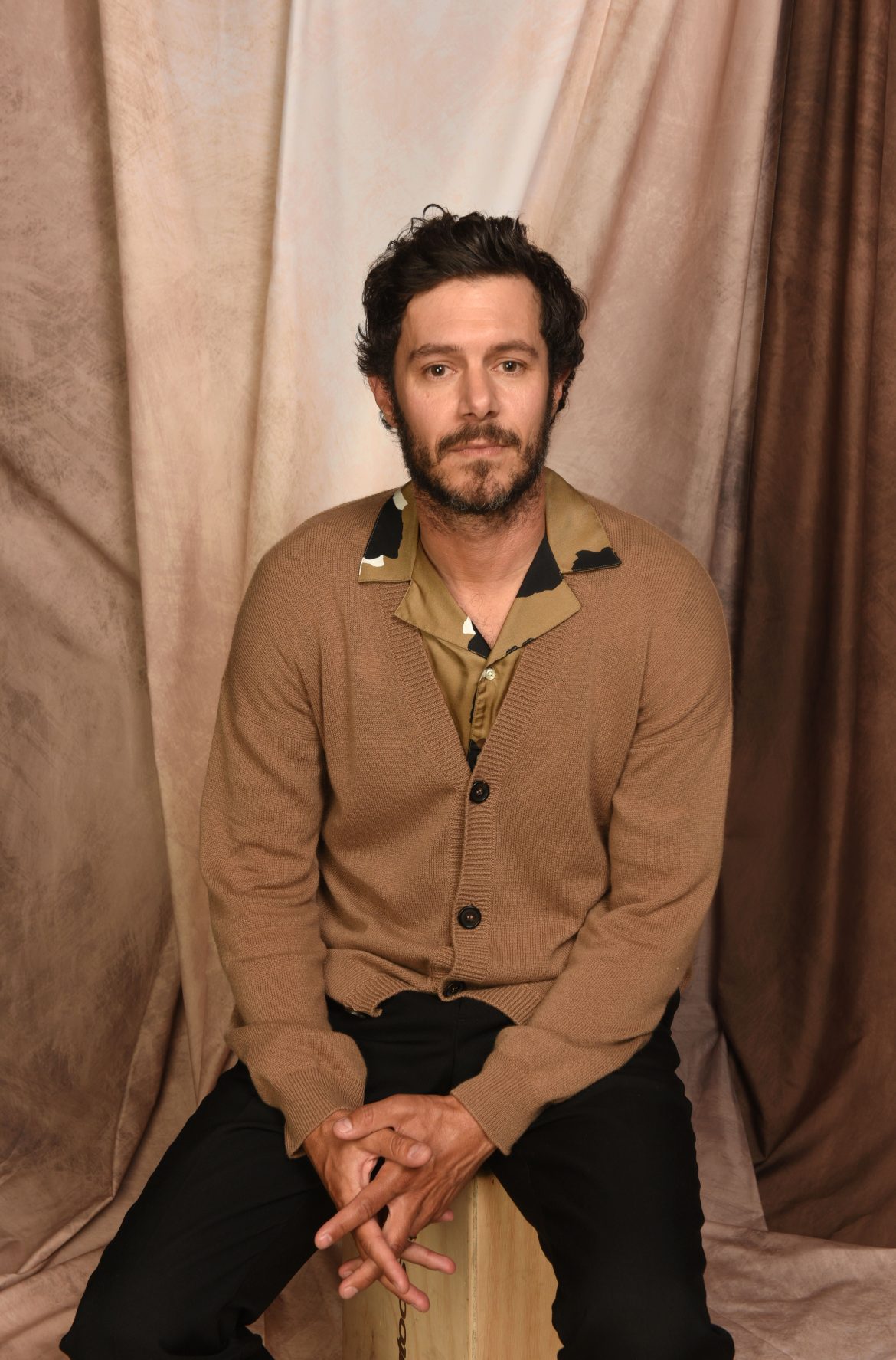 ​Adam Brody: «Ser un sex symbol me hace sentir un poco inseguro» 