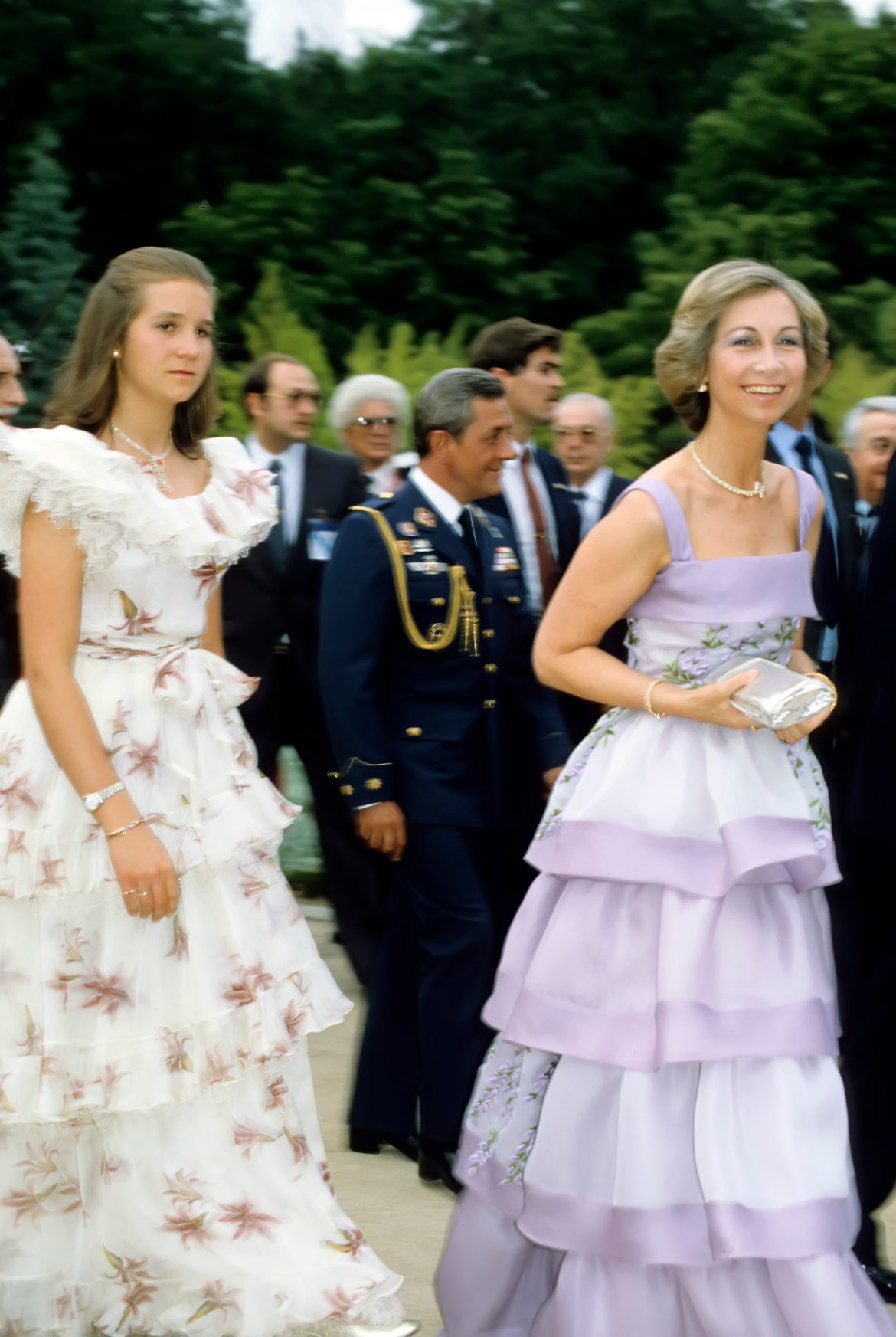​Cuando Juan Carlos I celebraba su onomástica: los 10 vestidos más espectaculares lucidos por la reina Sofía en el santo del rey 