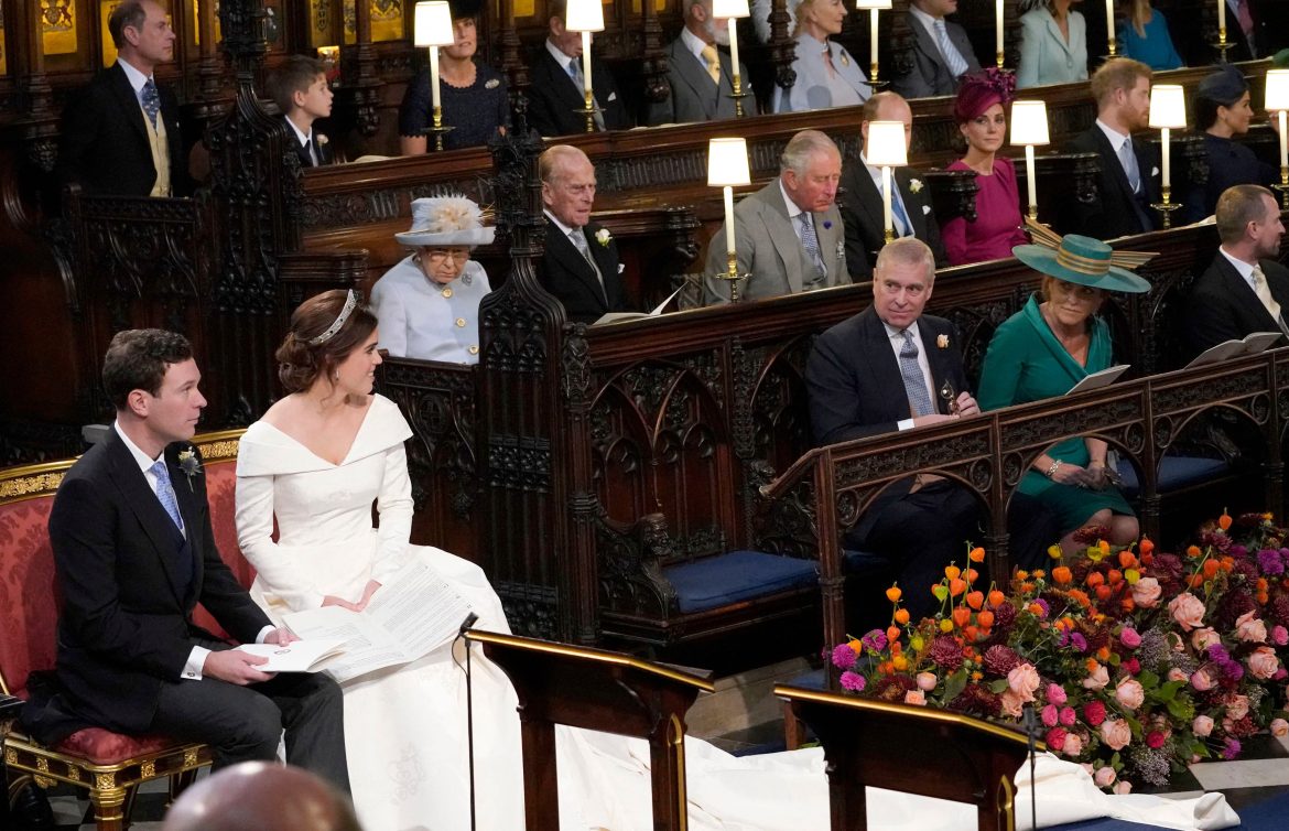 ​Por qué había una silla vacía junto al príncipe Andrés en la boda de la princesa Eugenia 