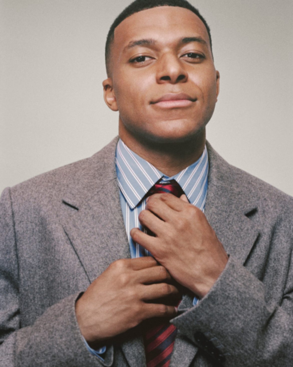 ​Kylian Mbappé, rostro de los primeros diseños de Jonathan Anderson para Dior: “Es la voz de una generación y una inspiración que trasciende el mundo del deporte” 