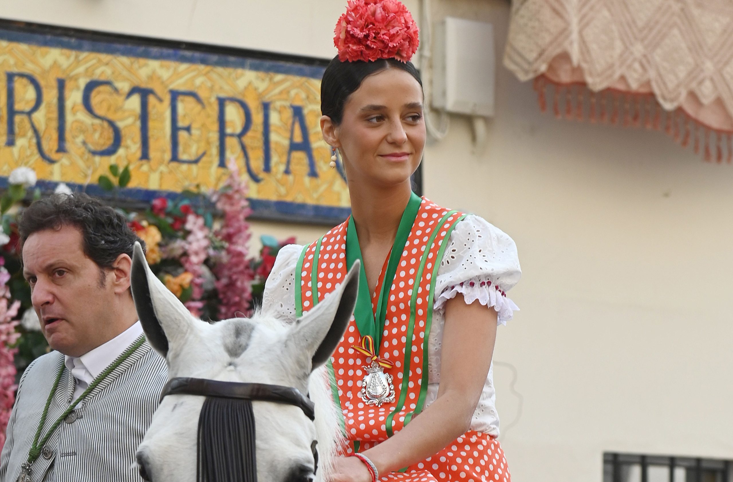 ​De madre a hija: Victoria Federica homenajea a la infanta Elena recuperando el traje de flamenca que llevó al Rocío hace más de 40 años 