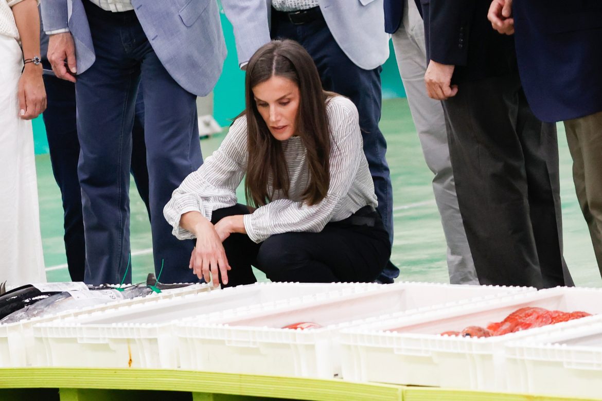 ​Los reyes visitan Burela: apoyo a la pesca y guiño de Letizia a la moda gallega 