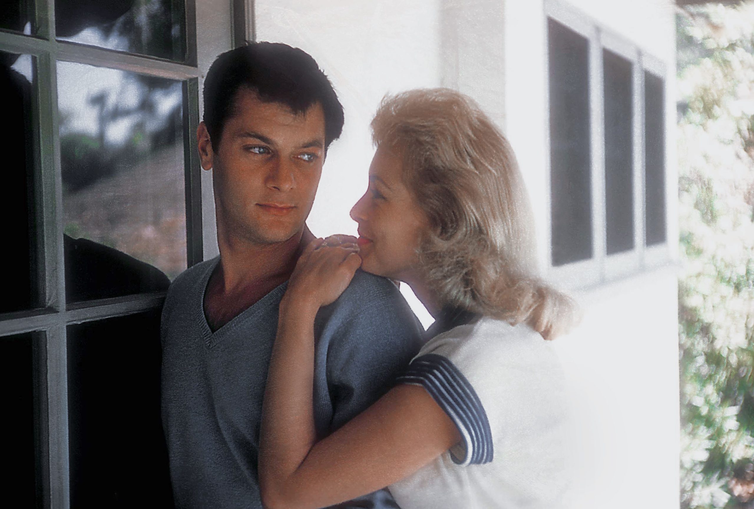 ​100 años de Tony Curtis, la estrella del Hollywood dorado que se casó seis veces (y se enamoró de Ana Obregón), luchó contra sus adicciones y acabó convirtiéndose en pintor de éxito 