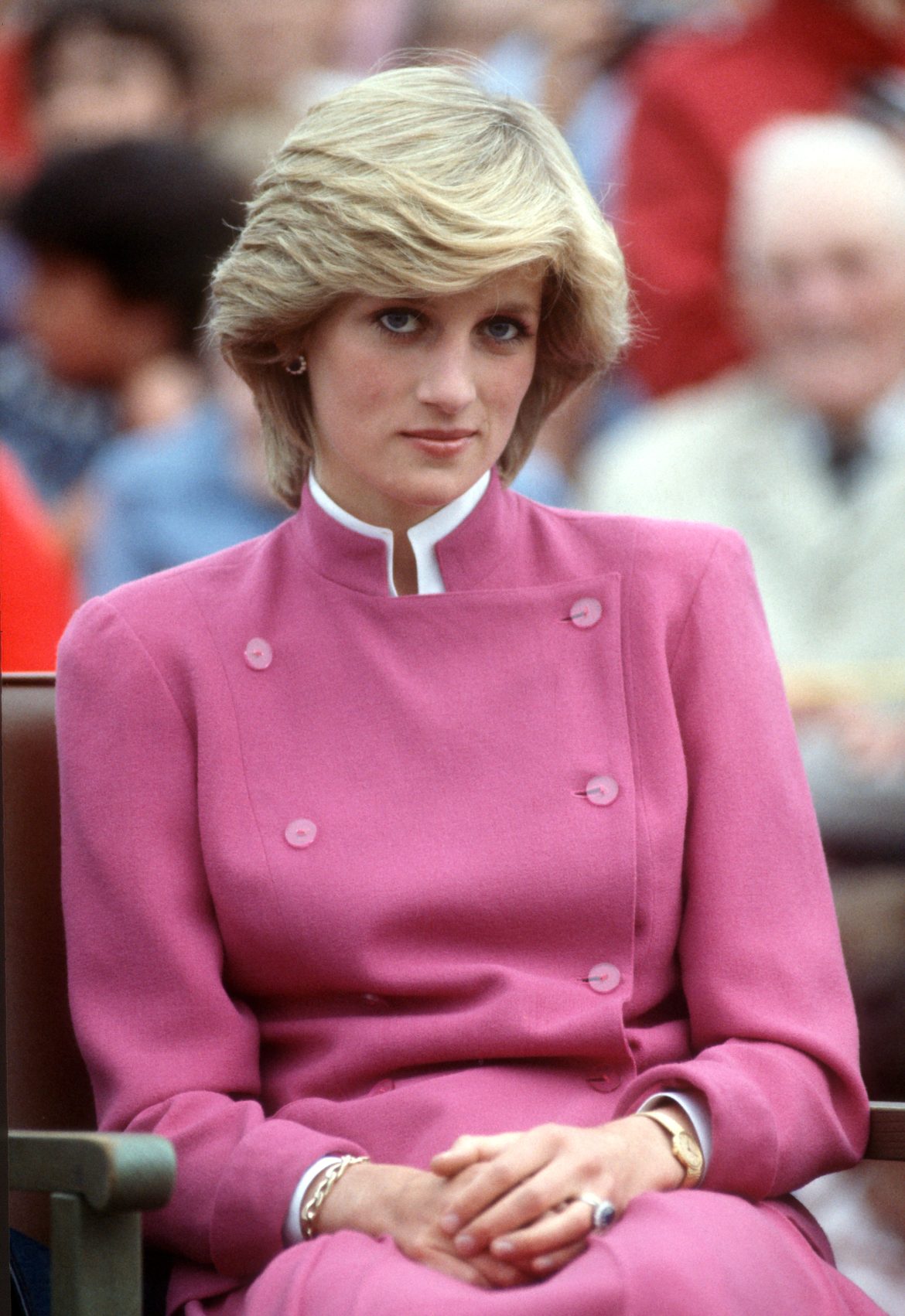 ​Cuando Diana de Gales enseñó a Tony Blair a ganarse al público: “tienes que tocar a la gente, los niños sin pelo funcionan muy bien para parecer compasivo” 