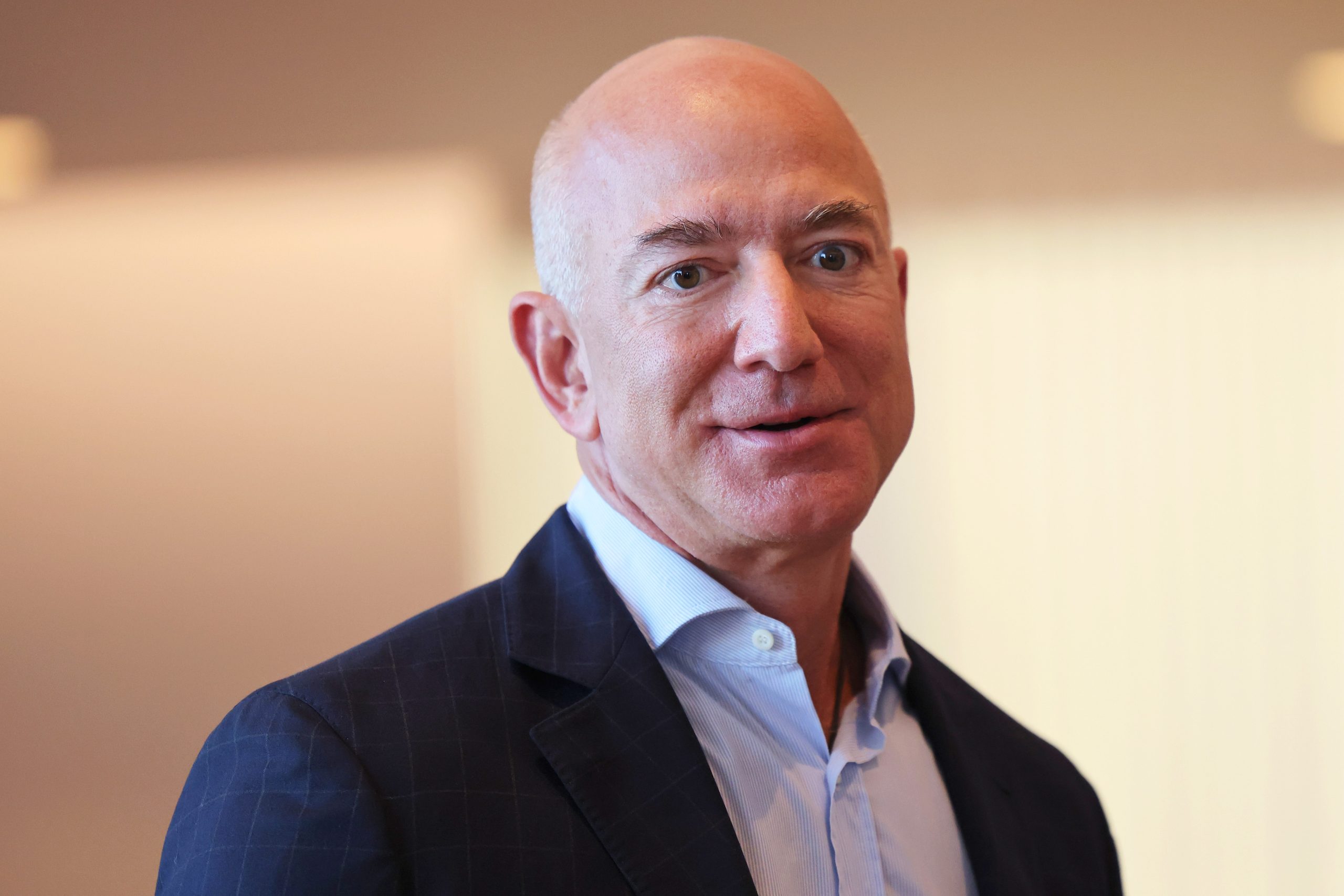 ​El sencillo hábito que cumple Jeff Bezos cada mañana antes de empezar a trabajar 