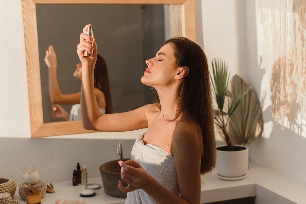 ​Bruma facial: el producto que tu piel necesita durante todo el año para mantenerla hidratada 