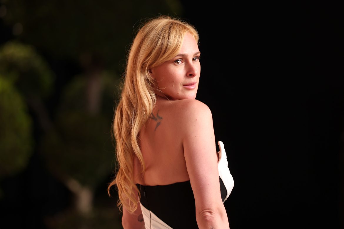 ​»Sé que no querrías que estuviera triste hoy”: la emotiva felicitación de Rumer Willis a su padre 