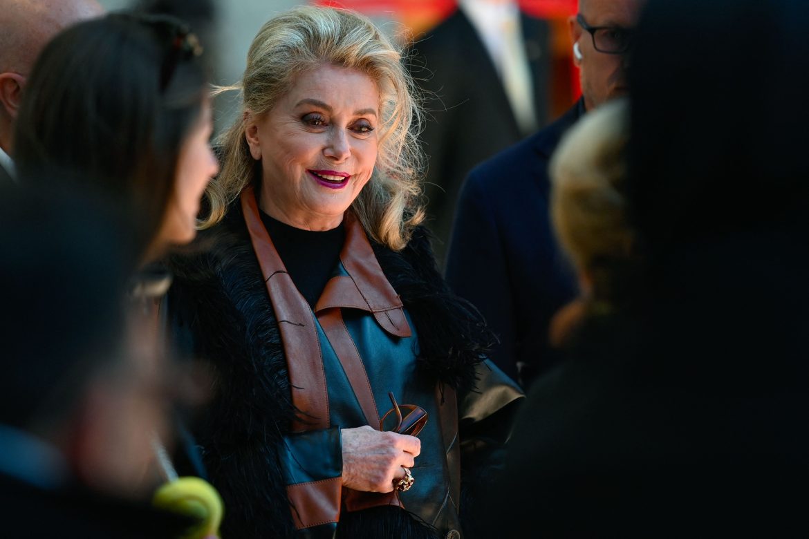 ​Catherine Deneuve: “Si soy abuela en la vida también puedo serlo en el cine, pero una que vive con un hombre y no solo hace mermeladas” 