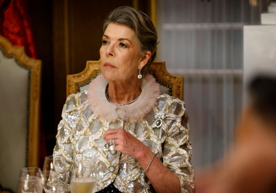 ​Carolina de Mónaco, regia con un alta costura de Chanel y los diamantes Cartier de su abuela en la cena de Estado en honor de Francia 