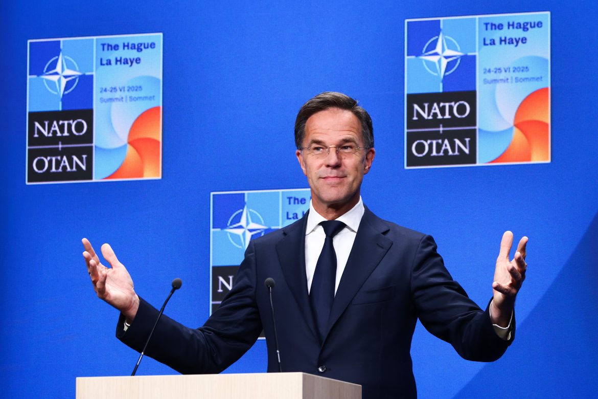 ​El lado personal de Mark Rutte, la cara visible de la OTAN: soltero y sin hijos, coleccionista de balones y una vocación frustrada como pianista 