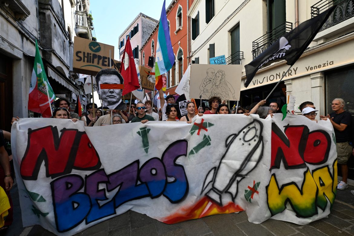 ​Una tarde con los manifestantes de ‘No Bezos No War’: «Venecia no es Disneylandia» 