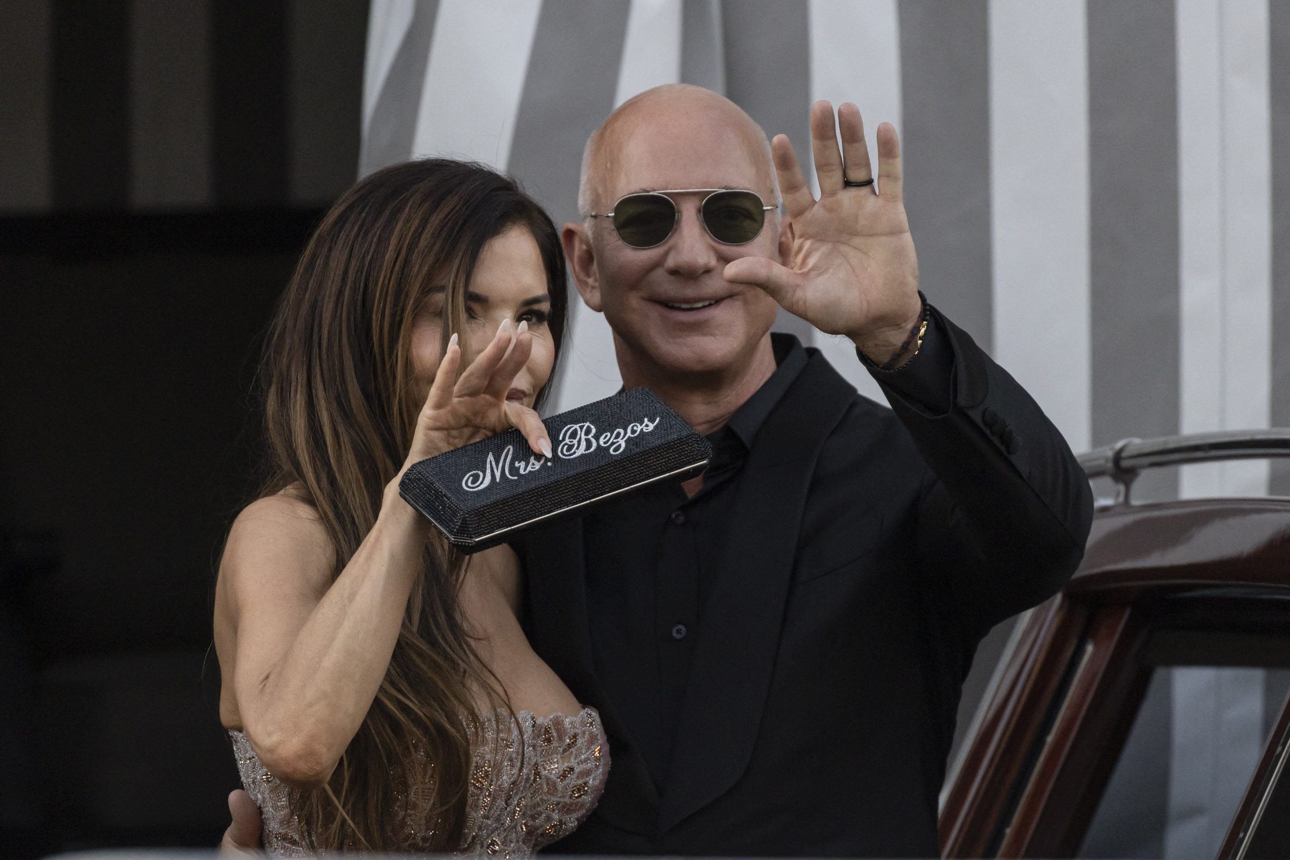 ​Lauren Sánchez habla a través de su bolso: “Llámame señora Bezos” 