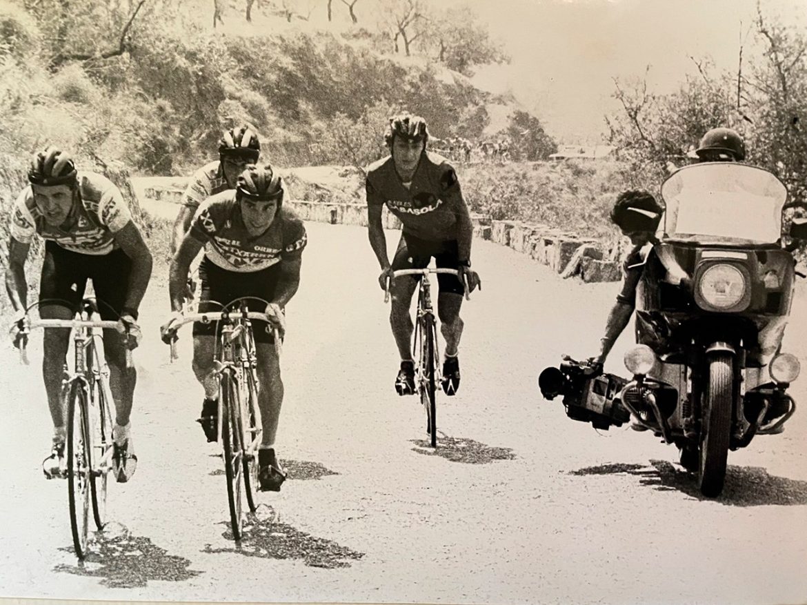 ​Cuando David Cantero grabó la Vuelta a España en 1986: “Nos tirábamos 8 horas cada día sobre la moto pasando frío y calor, cargados con las pesadas cámaras. Era durísimo y arriesgado, pero muy intenso y divertido” 