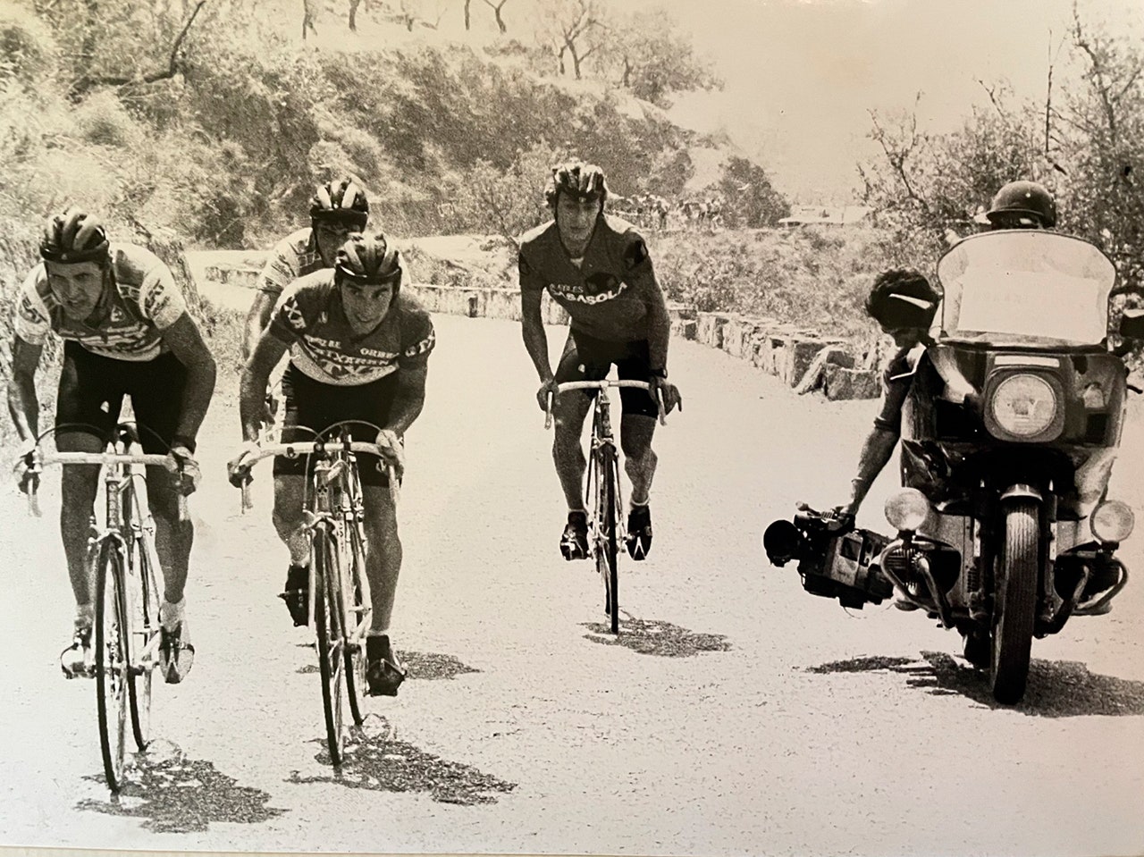 ​Cuando David Cantero grabó la Vuelta a España en 1986: “Nos tirábamos 8 horas cada día sobre la moto pasando frío y calor, cargados con las pesadas cámaras. Era durísimo y arriesgado, pero muy intenso y divertido” 