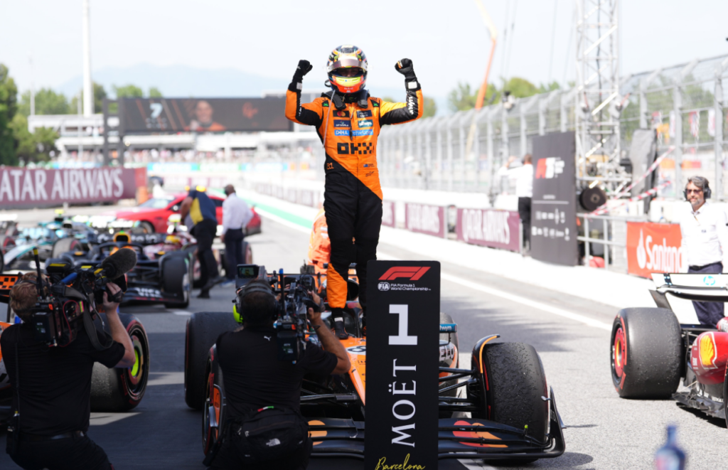 Verstappen se hunde en el show de Piastri en Barcelona