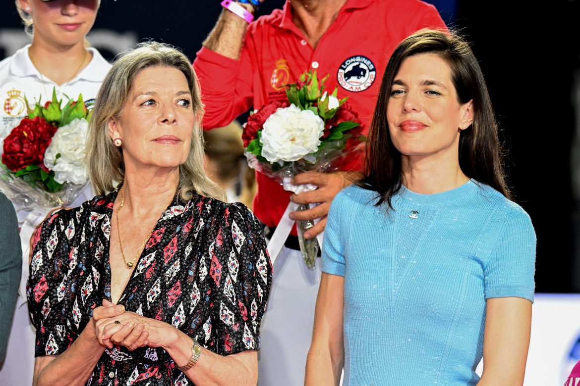 ​Carolina de Mónaco se lleva a sus hijas Charlotte Casiraghi y Alexandra de Hannover y a su nieto Raphaël a uno de sus eventos preferidos (mientras su hermana Estefanía reúne a su familia en la gran noche de su fundación) 