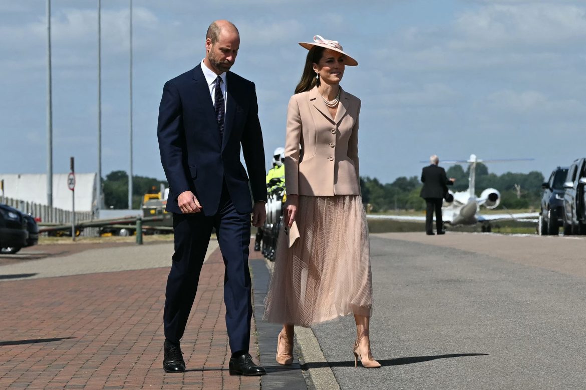 ​Kate Middleton deslumbra aunando moda francesa y británica en la visita de Estado de Emmanuel y Brigitte Macron 