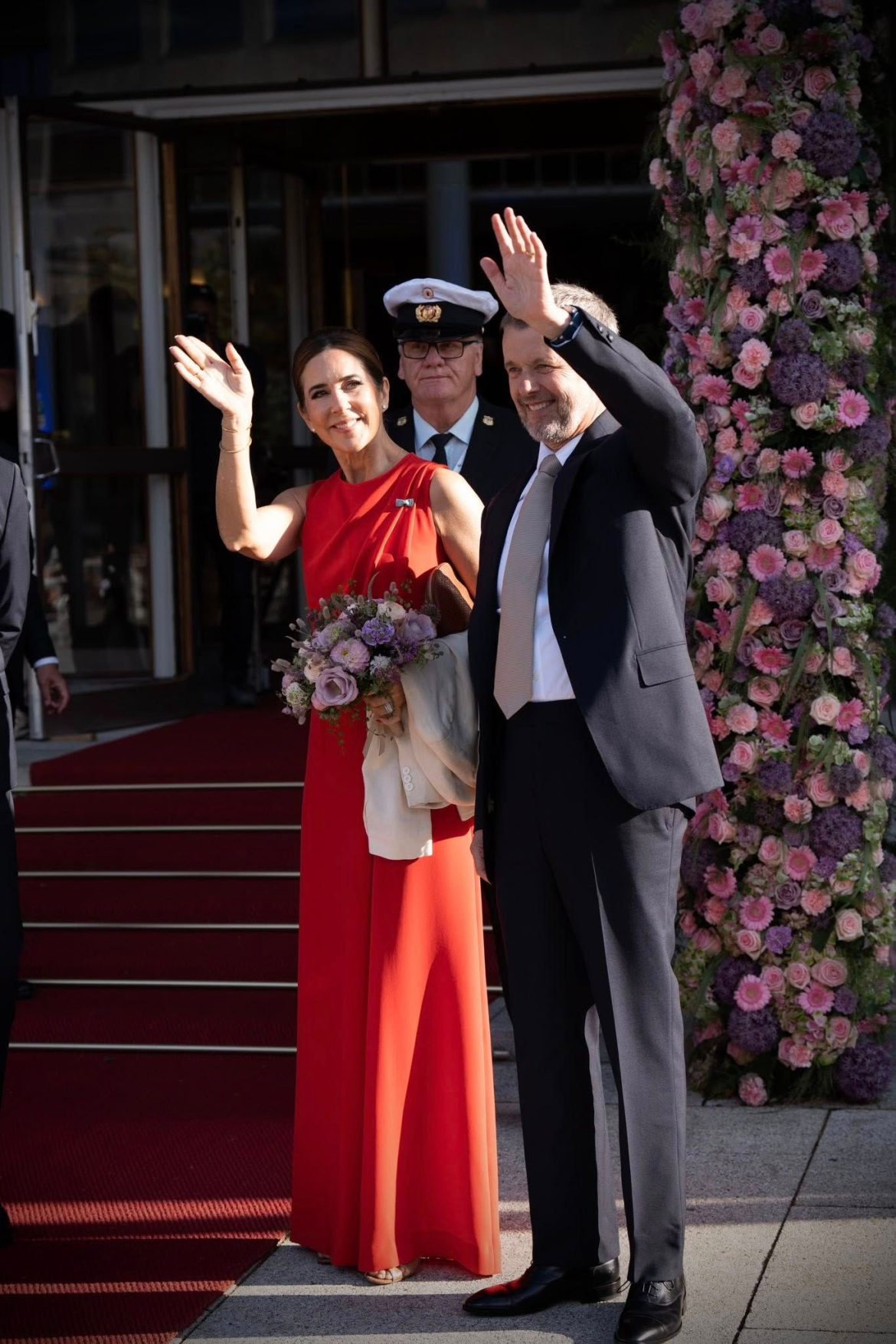 ​Mary de Dinamarca y su maleta más versátil: reunión con Ursula von der Leyen, tarde montando a caballo y recepción real en el buque Dannebrog 