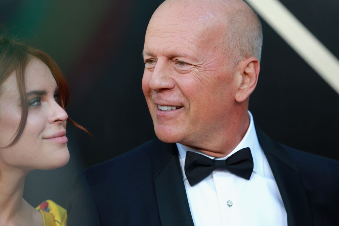 ​»Sé lo que él representa para todos»: Tallulah, hija de Bruce Willis, responde a las críticas por publicar fotos de su padre enfermo 