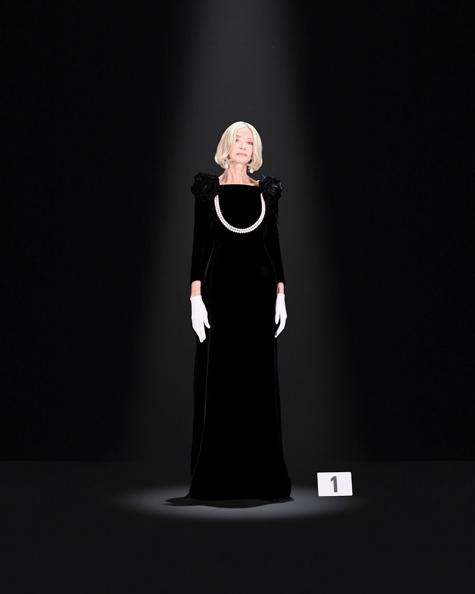 ​Adiós a Danielle Slavik, la eterna musa de Cristóbal Balenciaga que regresó a la pasarela a los 78 años con el vestido del cumpleaños de Grace Kelly 