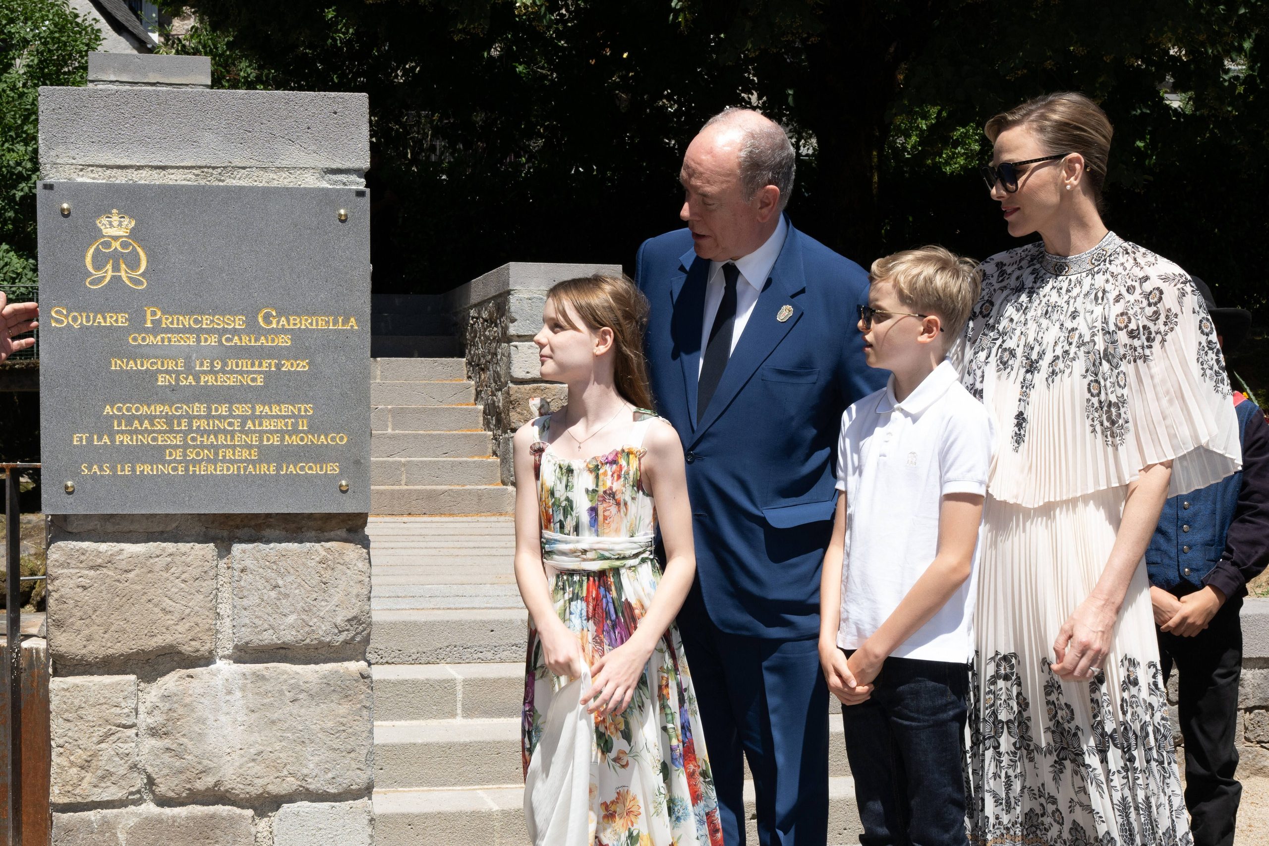 ​Vestido de Dolce & Gabbana y sandalias de Christian Dior: la princesa Gabriella de Mónaco inaugura una plaza con su nombre 