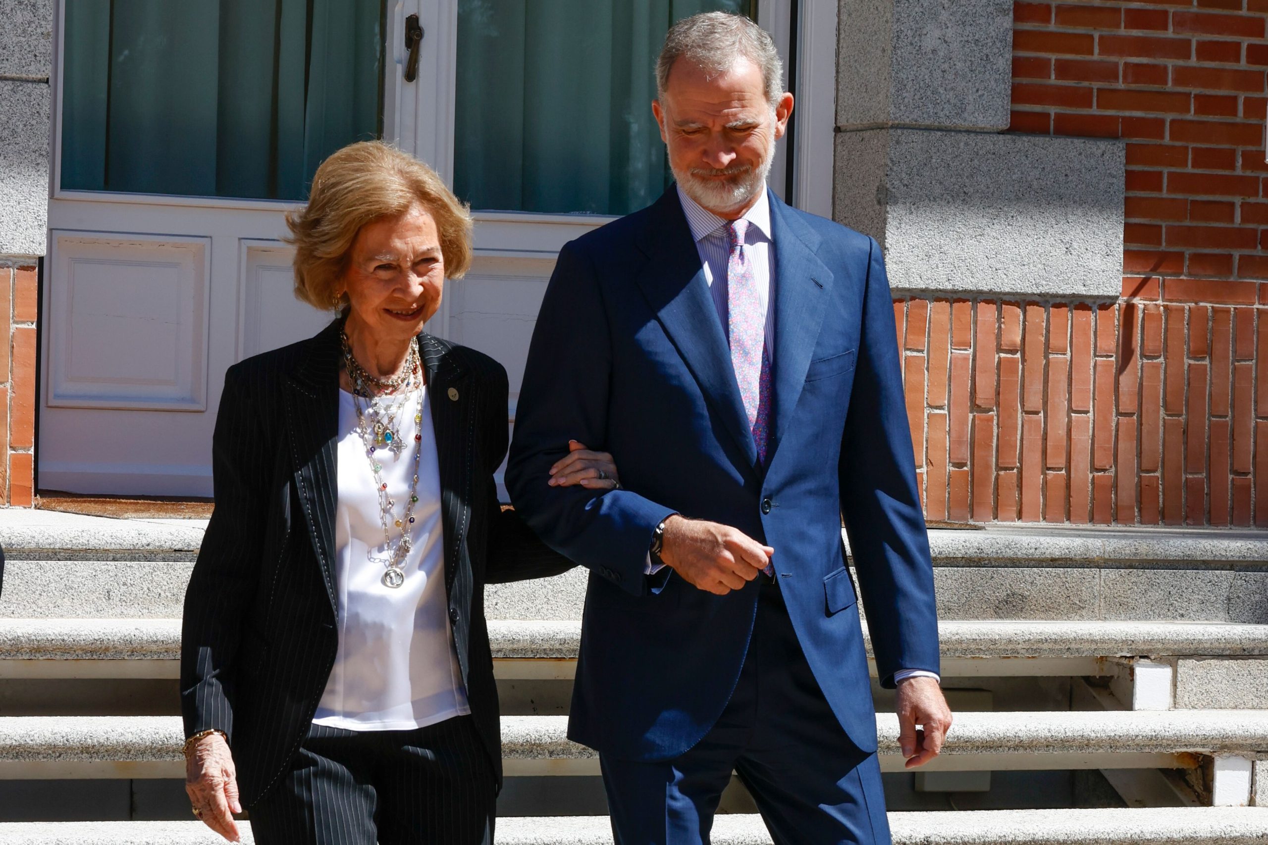 ​Felipe VI y la reina Sofía cierran una semana de reencuentros familiares con una inusual aparición madre-hijo 