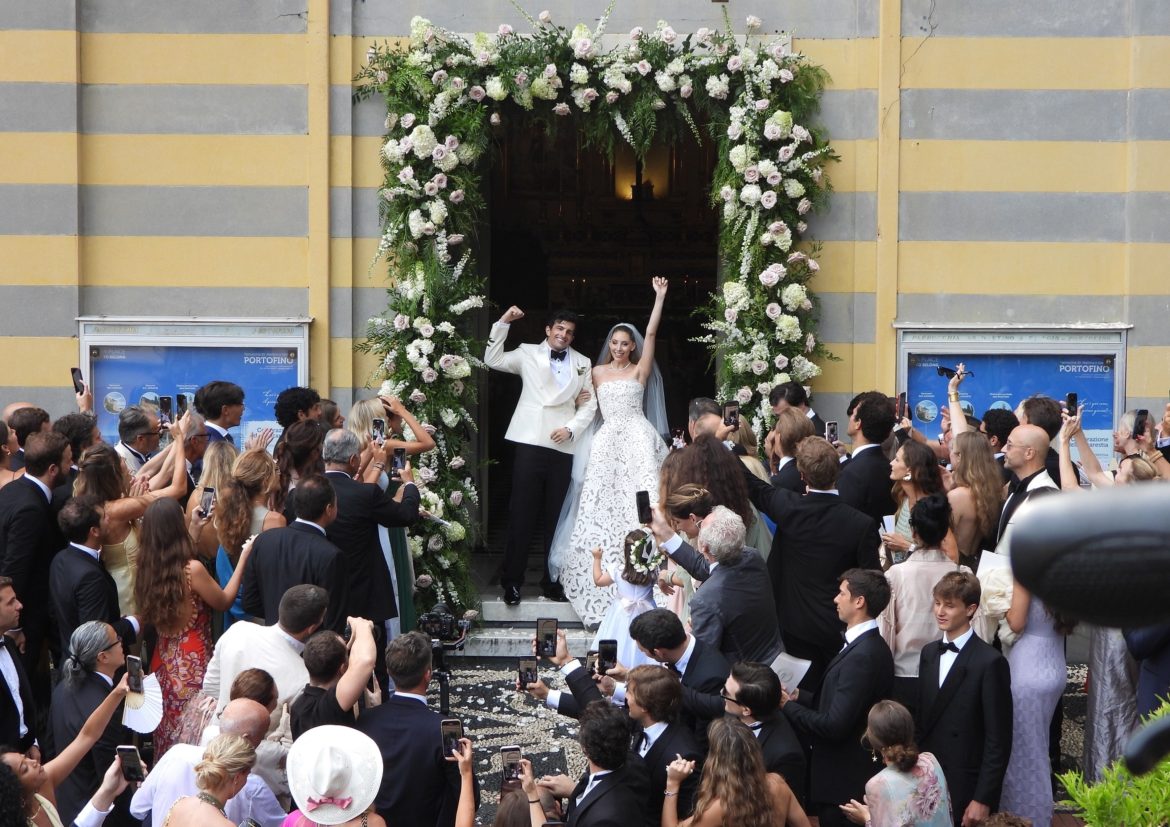 ​Una madrina de inspiración griega y vestido de Oscar de la Renta: la boda de Edoardo Ferragamo, nieto del ‘zapatero de Hollywood’, con Elizabeth Stankus en Portofino 