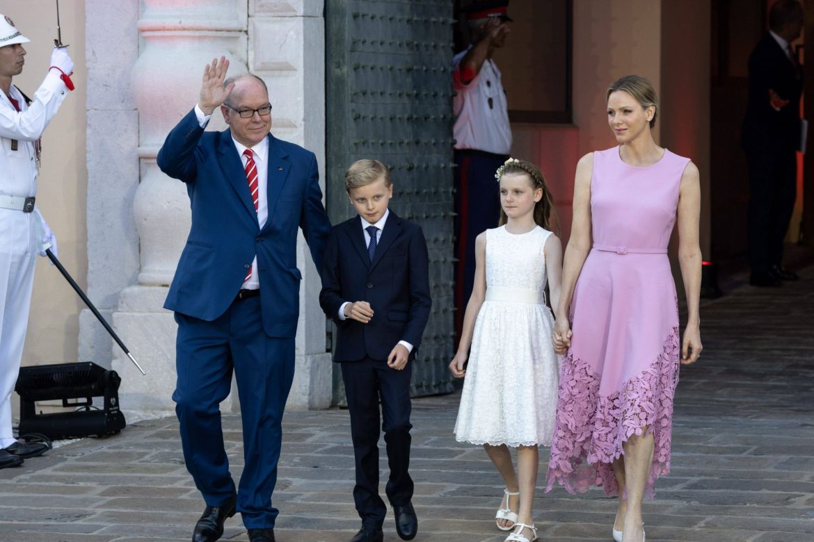 ​Carolina y Estefanía de Mónaco, Charlotte Casiraghi, Beatrice Borromeo, Alexandra de Hannover… Los Grimaldi celebran los 20 años en el trono de Alberto II 