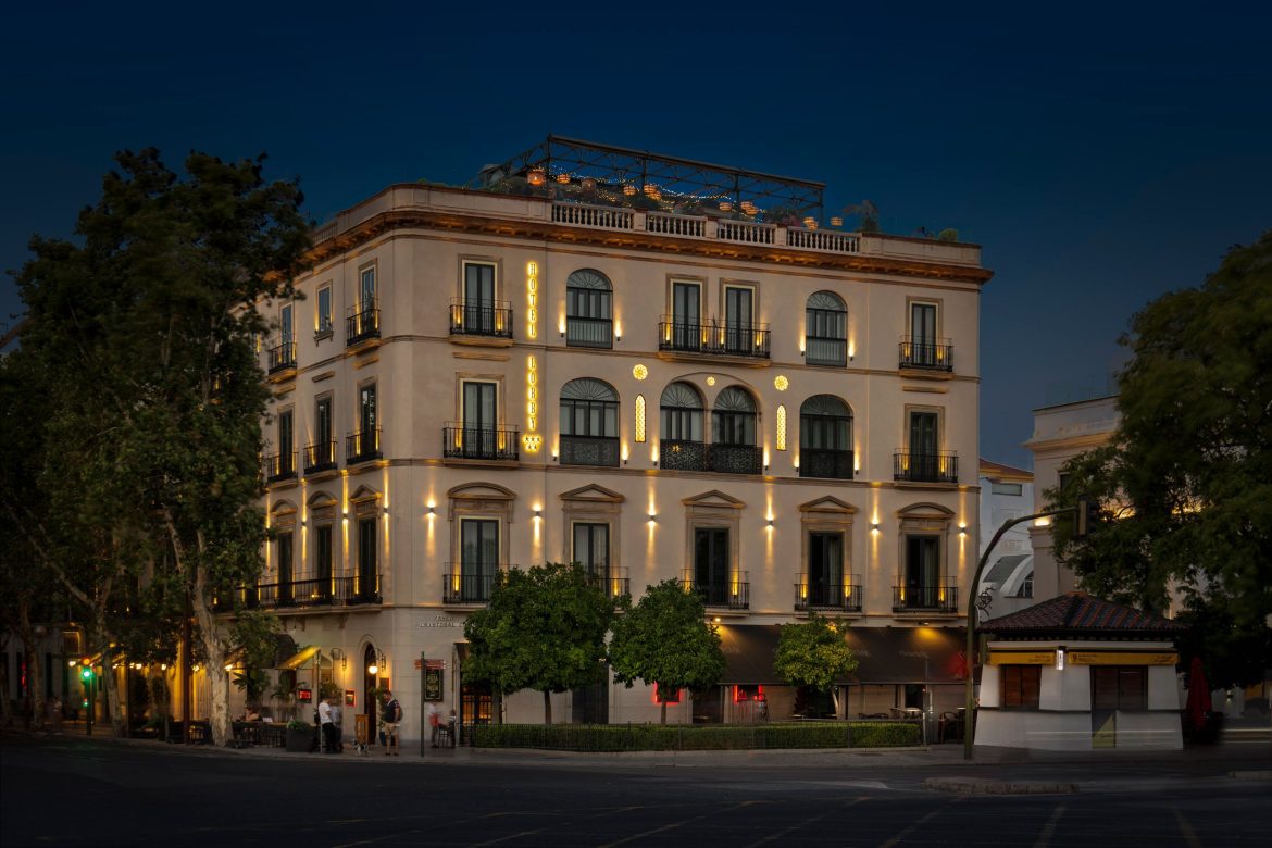 ​Vivir Sevilla como un sevillano: así es el Hotel Lobby de cinco estrellas que une la tradición milenaria de Triana con la modernidad 