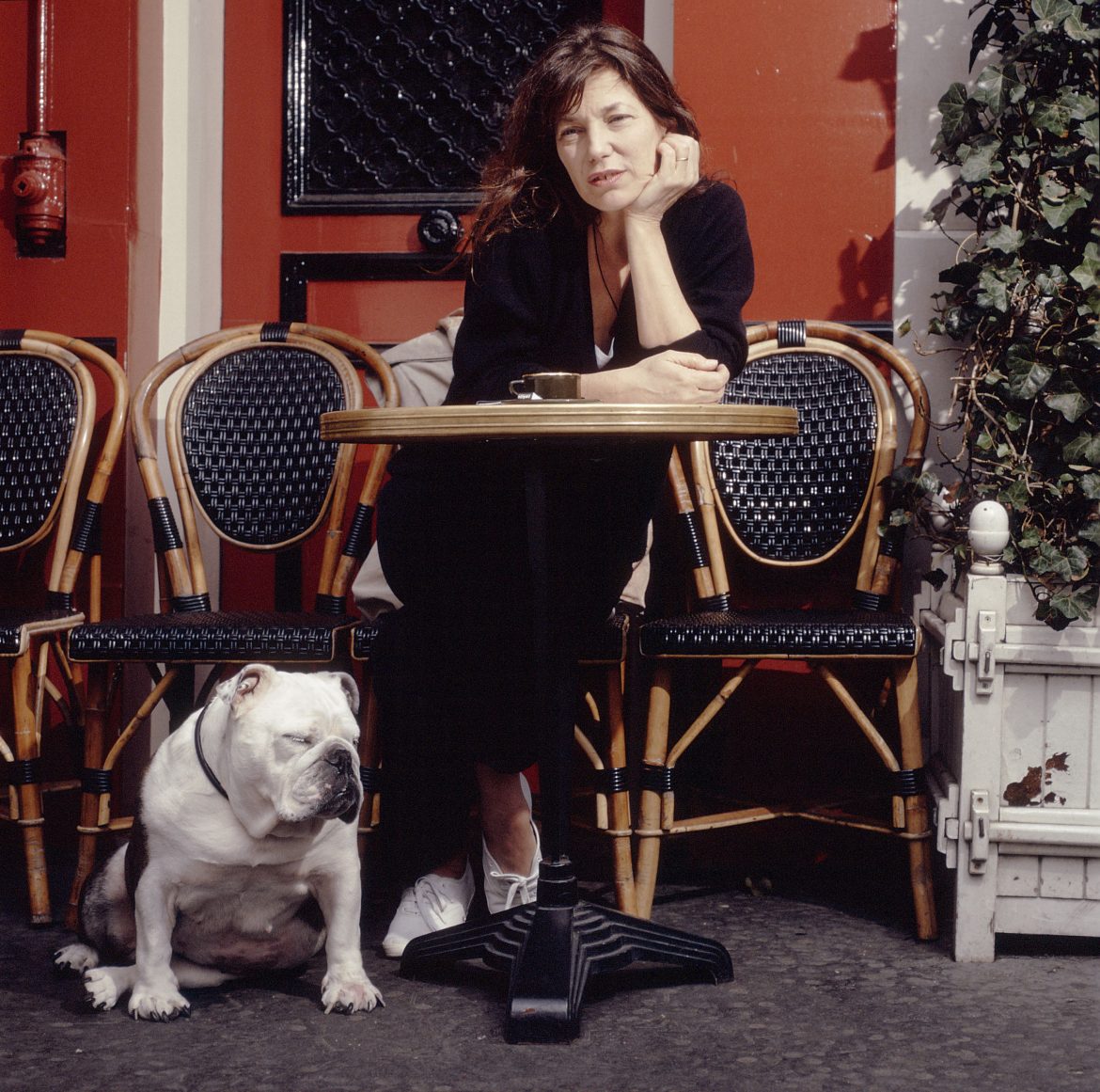​De Jane Birkin (y Serge Gainsbourg) al primer desfile de Michael Rider para Celine: el calzado del verano son estos zapatos blancos 