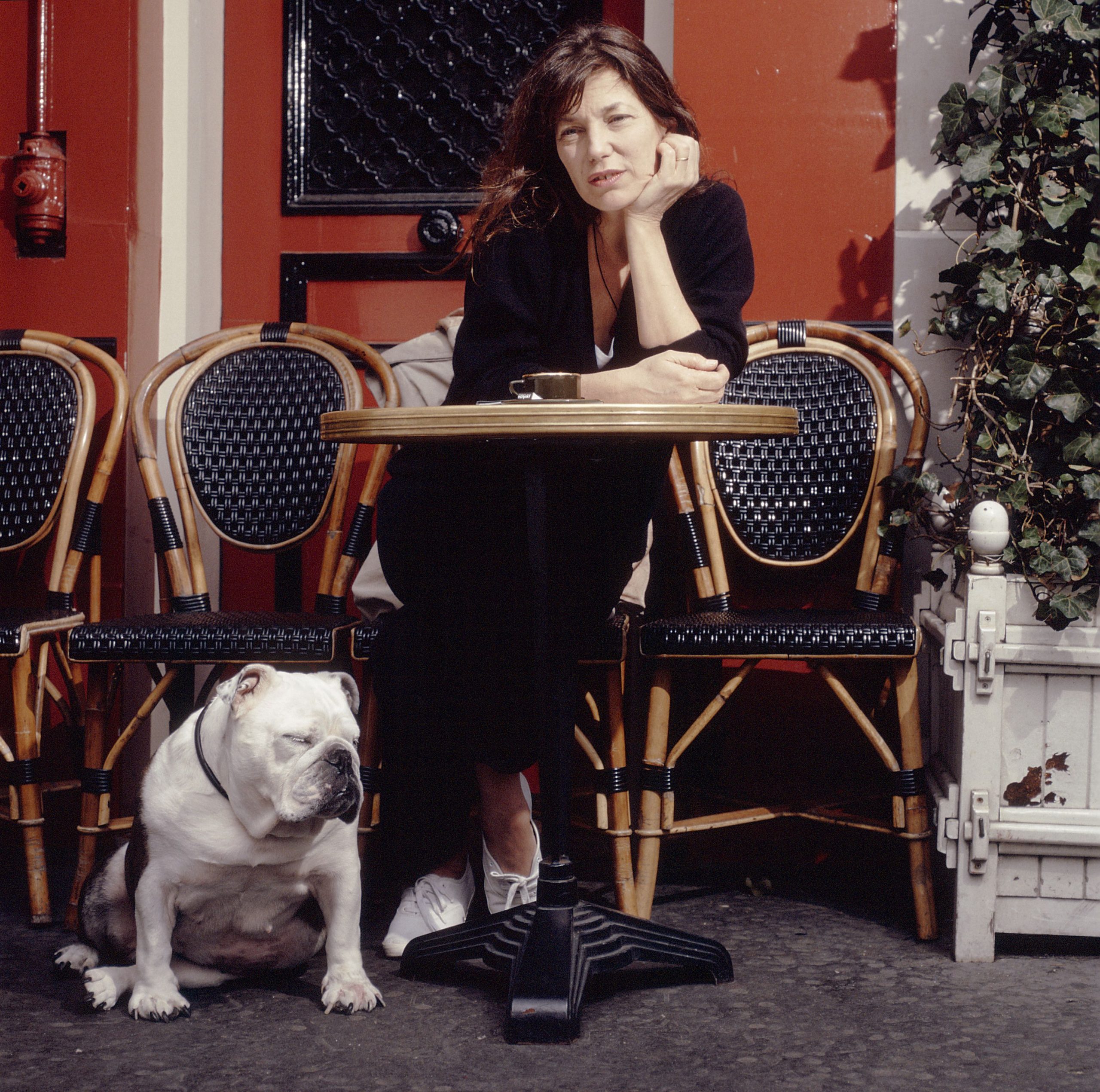 ​De Jane Birkin (y Serge Gainsbourg) al primer desfile de Michael Rider para Celine: el calzado del verano son estos zapatos blancos 