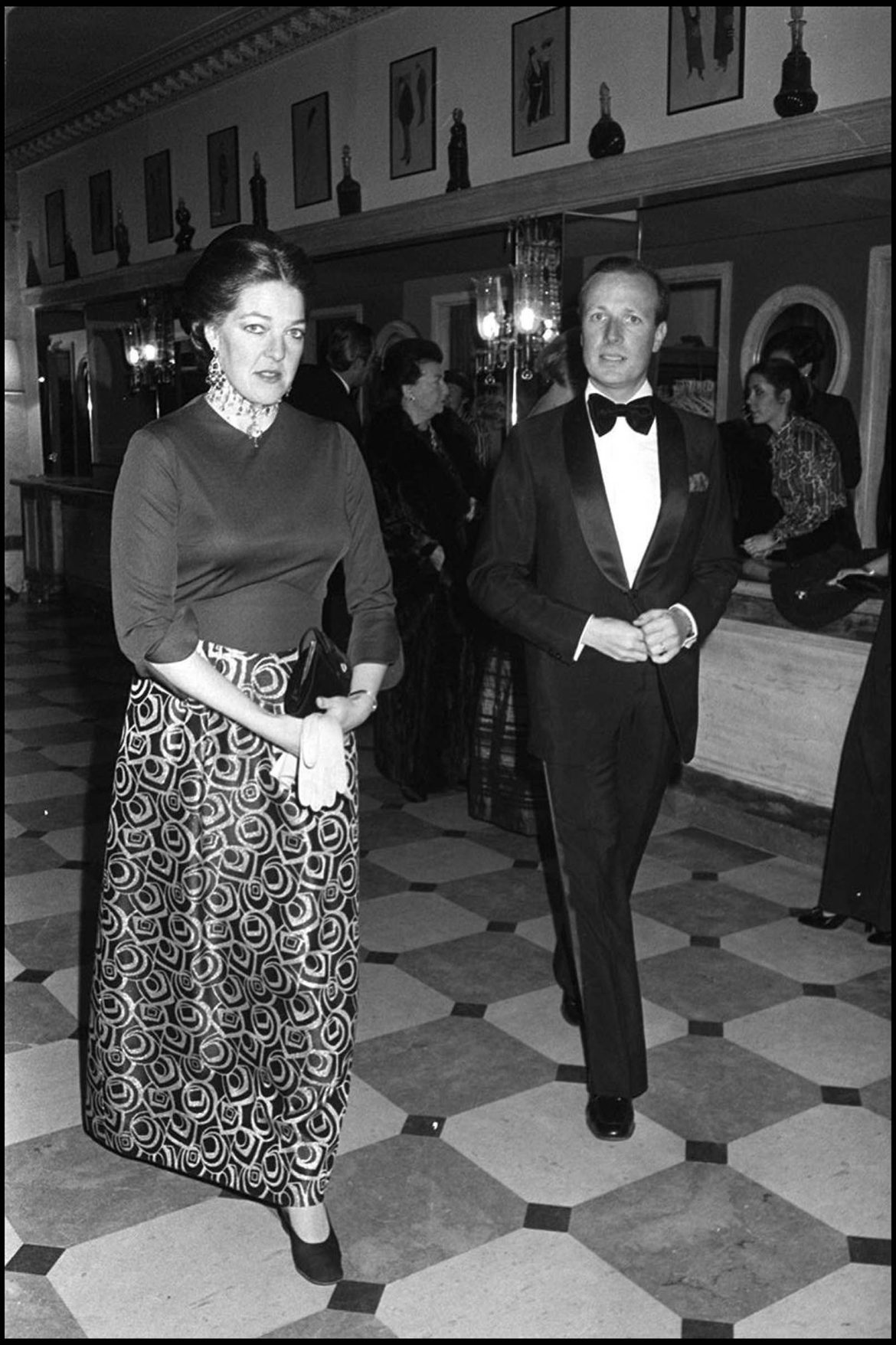 ​La boda de Chantal de Orleans y el barón François Xavier de Sambucy: cuando la última hija del pretendiente al trono francés se casó con un noble italiano vestida de Balmain 