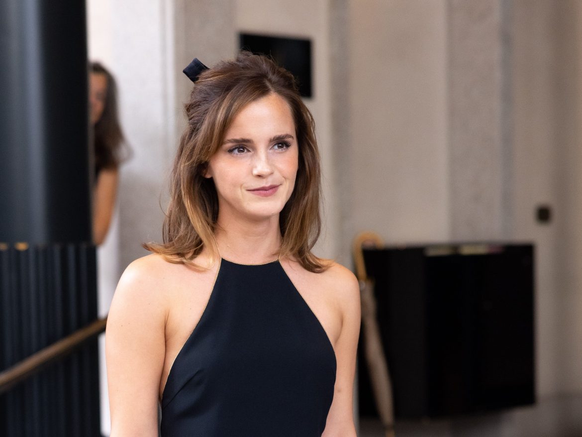 ​Emma Watson, feliz (y soltera) a sus 35 años: más de un lustro alejada del cine, doctorado en Oxford y el éxito mundial de la ginebra que lanzó junto a su hermano 
