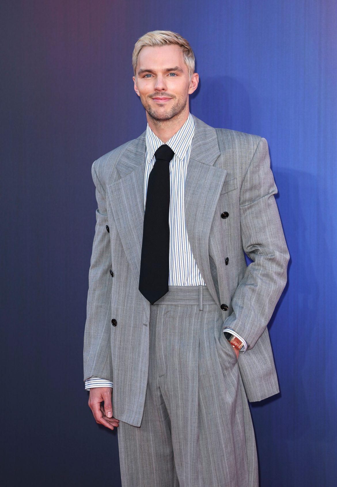 ​Así es Nicholas Hoult (el nuevo Lex Luthor): cómo sobrevivió a ser un niño prodigio en Hollywood, su pasión por Ferrari y su muy privado matrimonio con la modelo Bryana Holly 