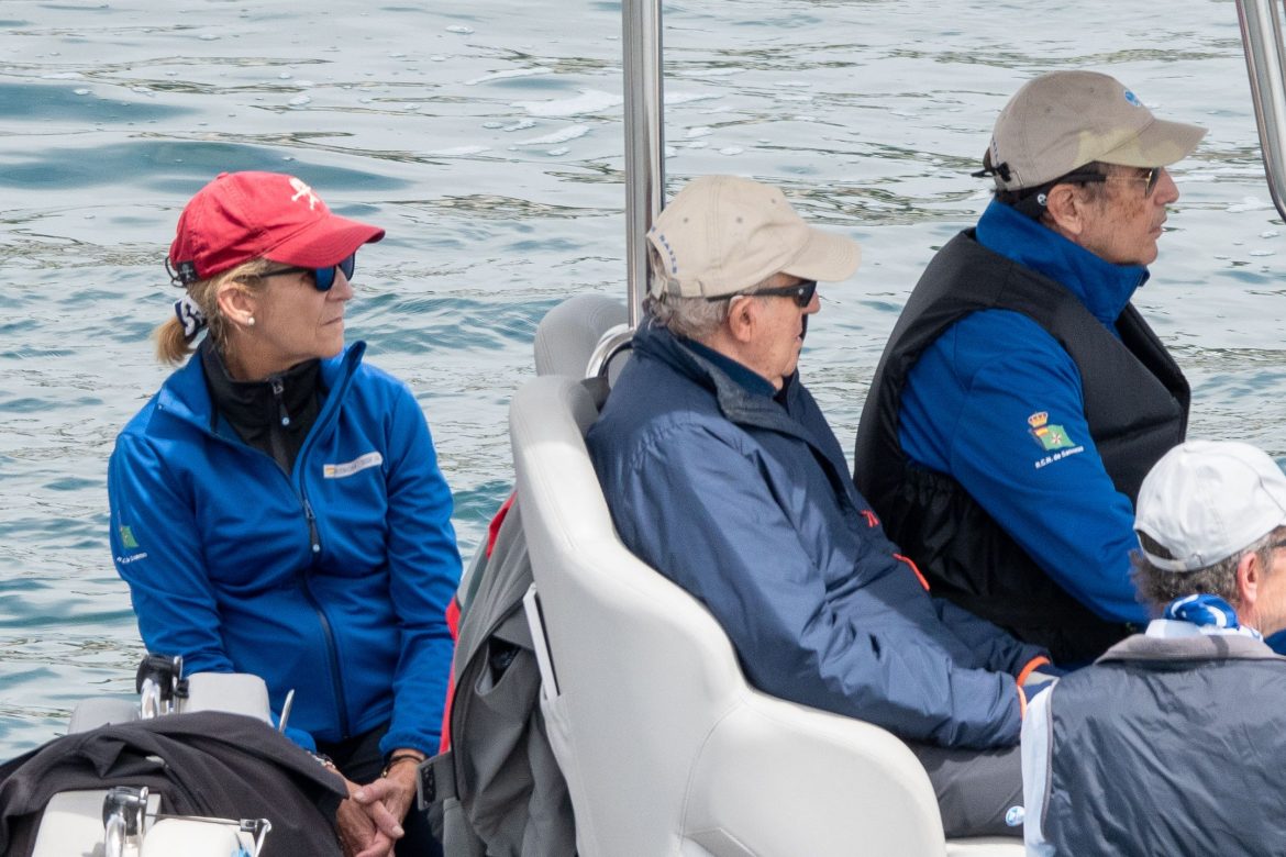 ​El rey Juan Carlos, en su cuarto viaje del año a Galicia: reencuentro con la infanta Elena pero sin ver a Leonor 