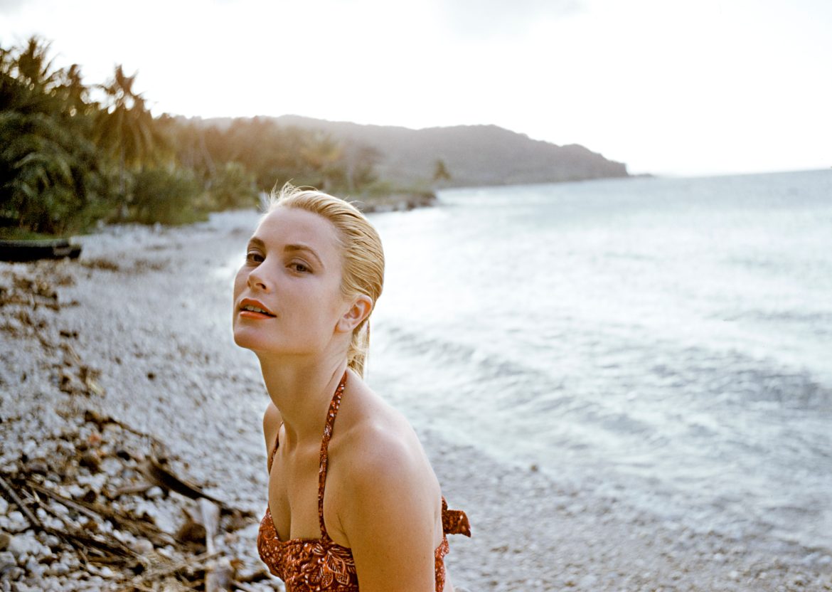 ​En abril de 1955, Grace Kelly aún no era princesa, pero ya era un icono: historia de unas vacaciones en Jamaica (y la sesión de fotos que lo cambió todo) 