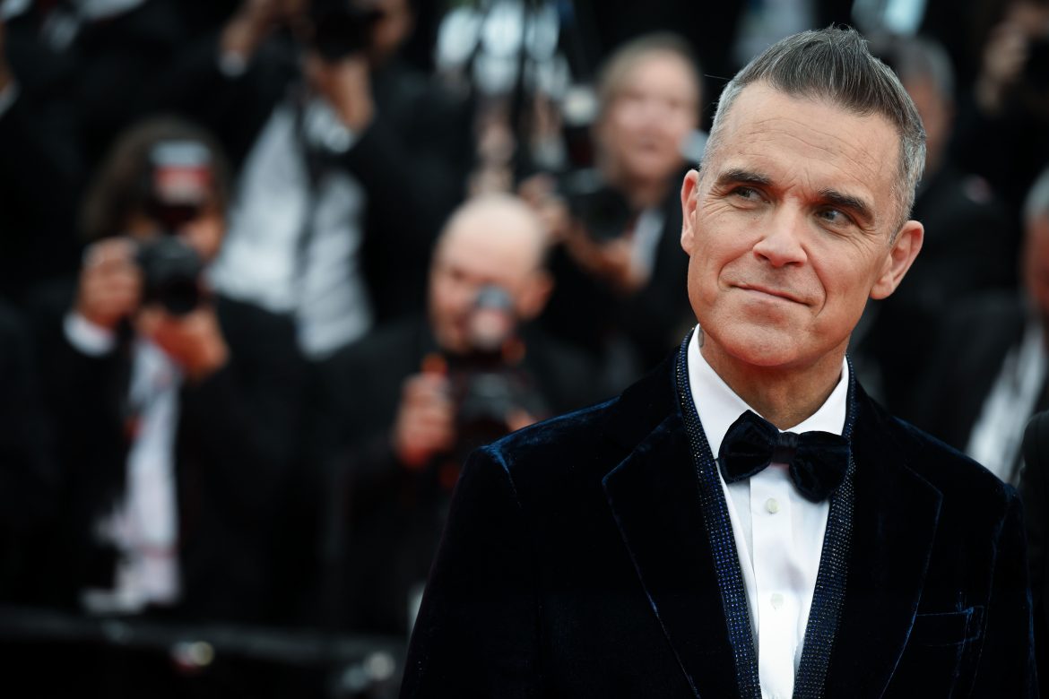 ​Robbie Williams se sincera sobre el escenario: «Mi madre tiene demencia y ya no sabe quién soy. Mi padre tiene Parkinson y no puede salir de casa» 