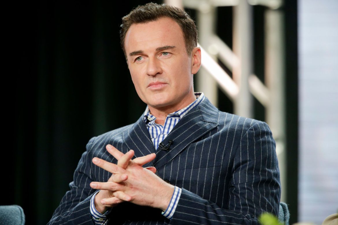 ​Se revela la increíble fortuna de Julian McMahon tras su muerte: un generoso caché, una herencia y varias inversiones inteligentes 