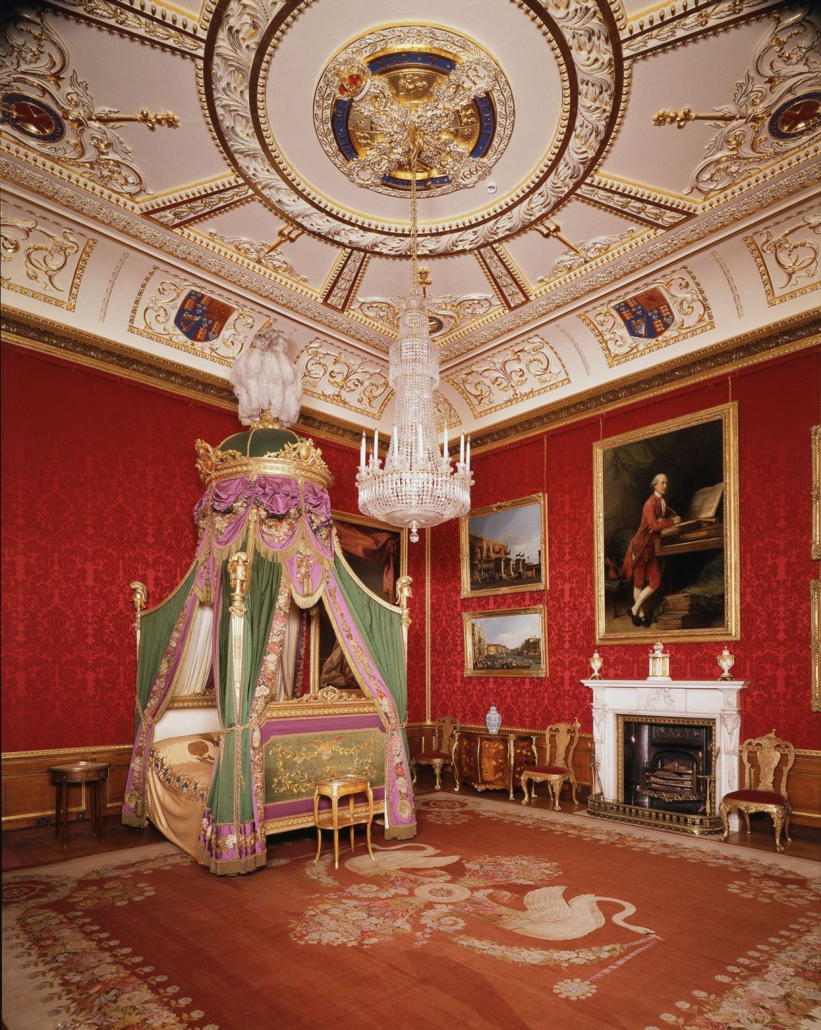 ​La fabulosa cama del castillo de Windsor en la que durmió la emperatriz Eugenia de Montijo (invitada por su amiga la reina Victoria del Reino Unido) 