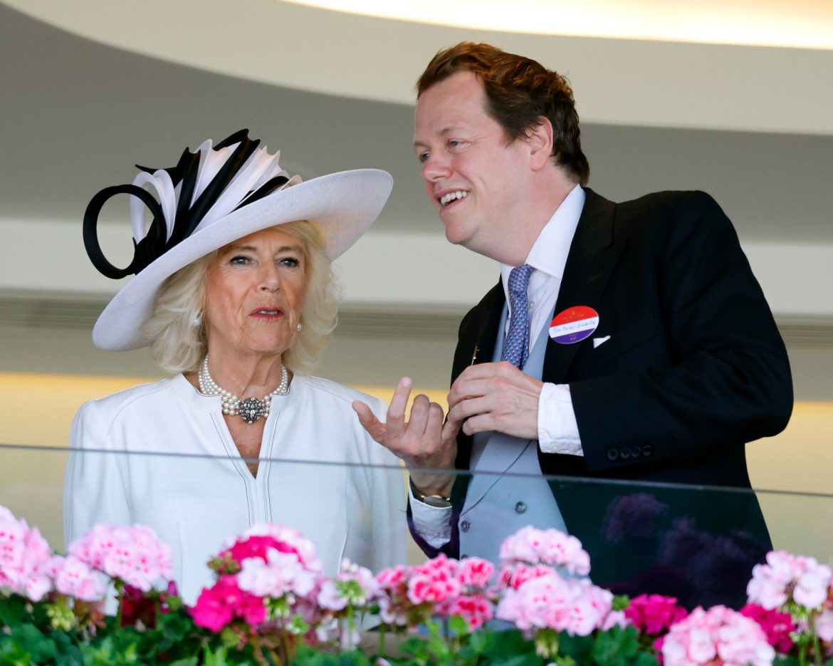 ​»Nunca la he visto borracha»: Tom Parker-Bowles revela que su madre Camilla dejó de fumar hace décadas, toma una copa de tinto al día y sigue cotilleando como siempre 